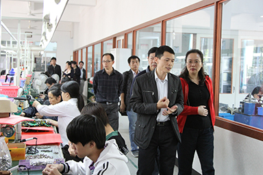 福建省委統戰部副部長、省工商聯黨組書記王玲視察虹潤公司